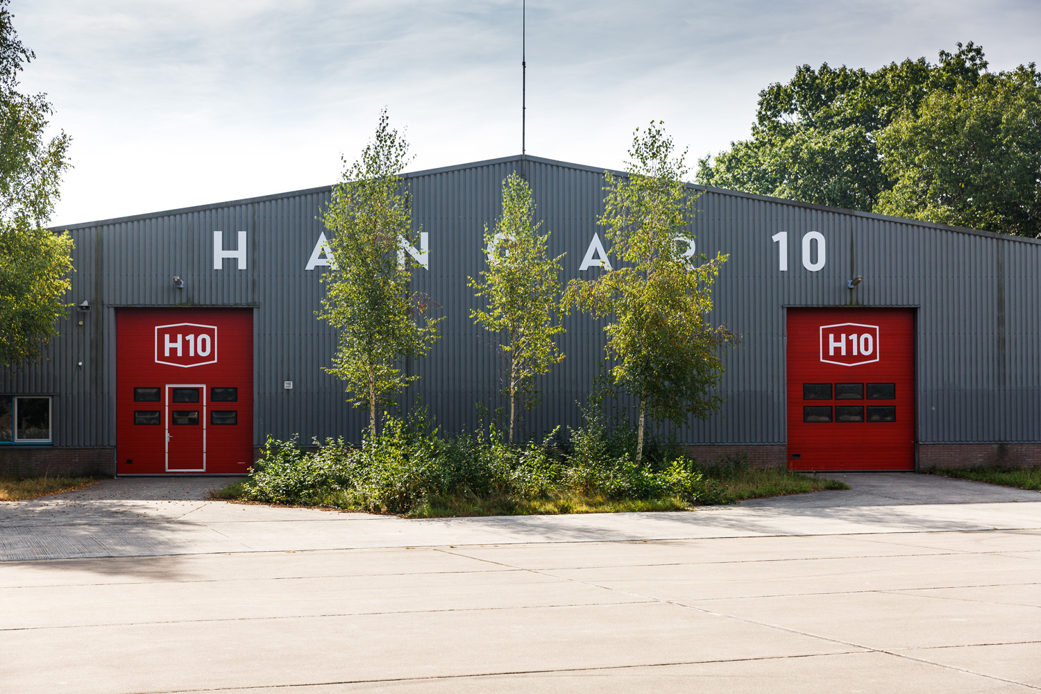 Hangar 10